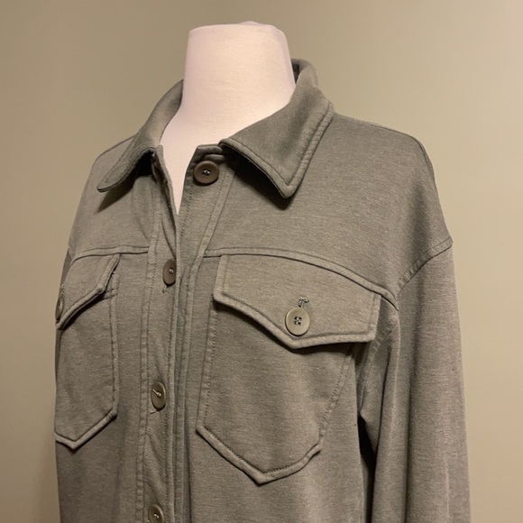 Women’s Size Small Avec Les Filles Olive Green Shirt Jacket Button Up Shacket - Picture 6 of 8